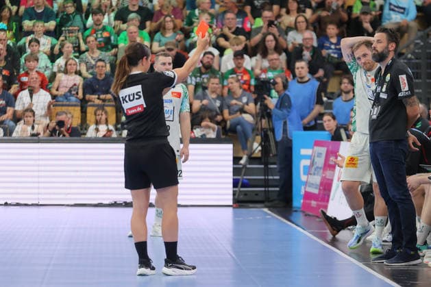 07 06 2026, xtgx, Handball, Daikin HBL, HSG Wetzlar SC Magdeburg v l w21 Red card, sending off, sent off Wetzlar