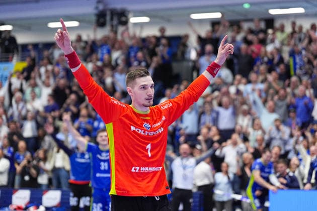 07 06 2026, xydrx, Handball, 1 HBL, VfL Gummersbach Rhein Neckar Löwen, Schwalbe Arena Dominik Kuzmanovic VfL Gummersbach, 1 celebrates his seven-meter save and thus the victory Copyright: HMBxMedia YannisxDreimann