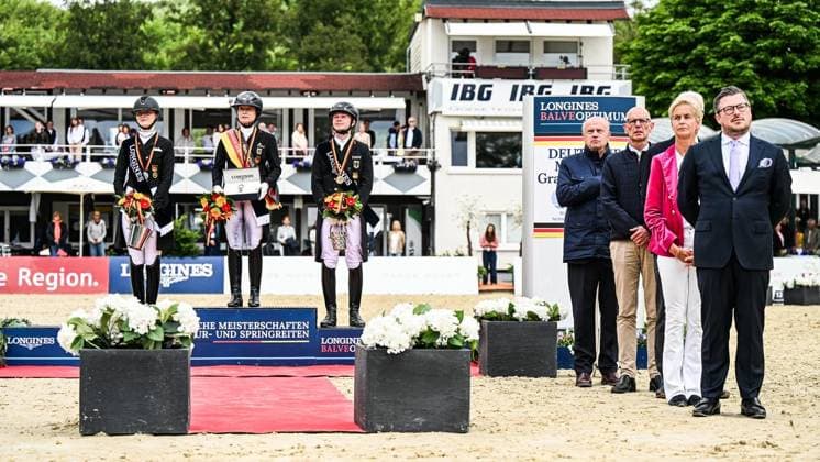 Balve Optimum on Sunday June 7 FOR EDITORIAL PURPOSES ONLY EDITORIAL USE ONLY p Award ceremony at the German Dressage Grand Prix Freestyle Championships 2026 on Sunday, June 7, 2026 in Balve Optimum in Balve Copyright SvenjaxHanusch Copyright: SvenjaxHanusch doc866pe4i4u85vi2lwdwm ,EDITORIAL USE ONLY