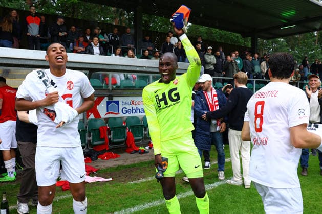 1 Nathanael Sallah Eimsbütteler TV and 10 Jon Pauli Eimsbütteler TV celebrate promotion to the Regionalliga Football I Men I Promotion round to Regionalliga Nord I Season 2025 2026 I 3 Match I Eimsbütteler TV Blumenthaler SV I 07 06 2026 I A pitch Heeslingen