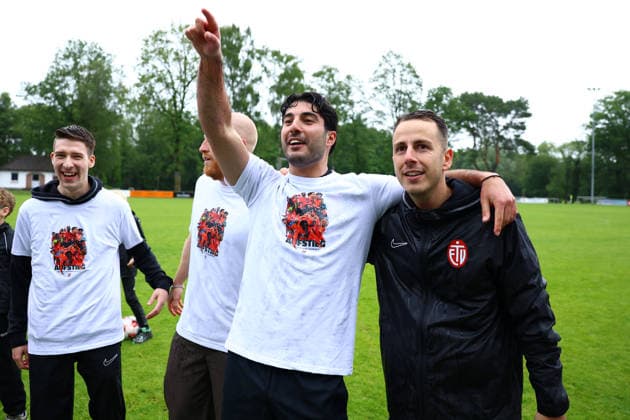 Cem Gürsoy co-coach, Eimsbütteler TV and Can Timo Schultz coach, Eimsbütteler TV celebrate promotion to the Regionalliga Nord Football I Men I Promotion round to Regionalliga Nord I Season 2025 2026 I 3 match I Eimsbütteler TV Blumenthaler SV I 07 06 2026 I A pitch Heeslingen