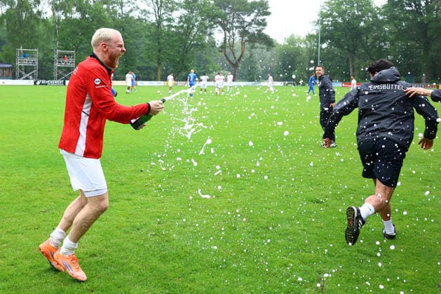24 Juri Marxen Eimsbütteler TV celebrates promotion to the Regionalliga Nord Football I Men I Promotion round to Regionalliga Nord I Season 2025 2026 I 3 match I Eimsbütteler TV Blumenthaler SV I 07 06 2026 I A pitch Heeslingen