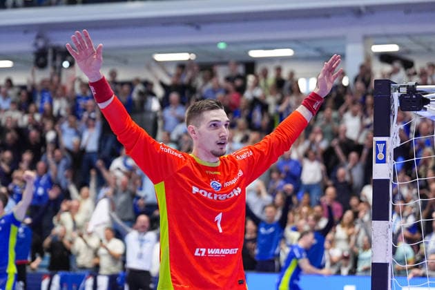 07 06 2026, xydrx, Handball, 1 HBL, VfL Gummersbach Rhein Neckar Löwen, Schwalbe Arena Dominik Kuzmanovic VfL Gummersbach, 1 celebrates his seven-meter save and thus the victory Copyright: HMBxMedia YannisxDreimann