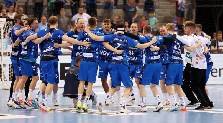 Stuttgart , Handball TVB Stuttgart VS HC Erlangen, the Stuttgart team celebrates victory