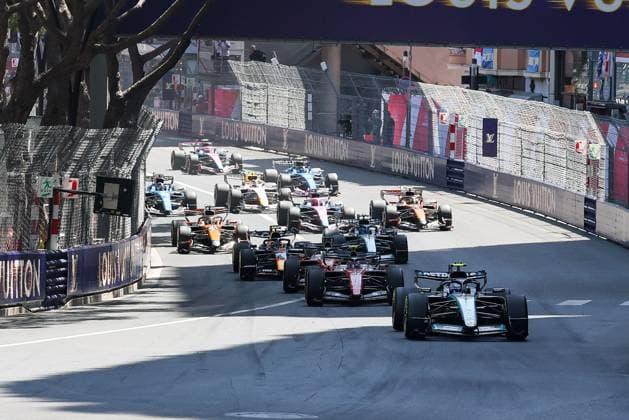Start, Kimi Antonelli Mercedes AMG Petronas 12 , Lewis Hamilton Scuderia Ferrari HP 44 , Charles Leclerc Scuderia Ferrari HP 16 , Race, Monaco Grand Prix, Motorsport, Men, Formula 1, 07 06 2026 Monte Carlo Monaco MCO Copyright: xkolbert-press ChristianxKolbertx