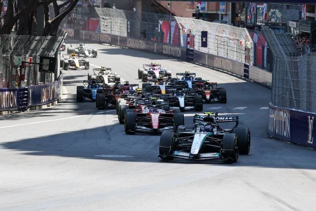 Start, Kimi Antonelli Mercedes AMG Petronas 12 , Lewis Hamilton Scuderia Ferrari HP 44 , Charles Leclerc Scuderia Ferrari HP 16 , Race, Monaco Grand Prix, Motorsport, Men, Formula 1, 07 06 2026 Monte Carlo Monaco MCO Copyright: xkolbert-press ChristianxKolbertx
