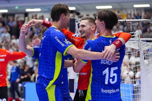 07 06 2026, xydrx, Handball, 1 HBL, VfL Gummersbach Rhein Neckar Löwen, Schwalbe Arena Julian Koester VfL Gummersbach, 7 and Dominik Kuzmanovic VfL Gummersbach, 1 Miro Schluroff VfL Gummersbach, 15 celebrate the victory Copyright: HMBxMedia YannisxDreimann