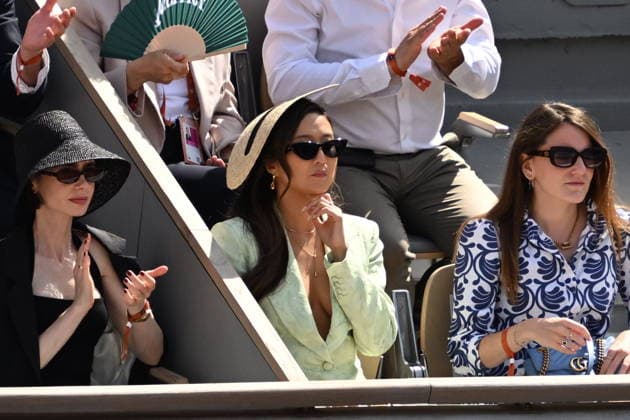 2026 French Open (Roland-Garros) - Men s singles final PARIS, FRANCE - JUNE 07: Lily Collins and Ashley Park follow men s singles final on the Day Fifteen of the 2026 French Open on June 07, 2026 in Paris, France. Burak Akbulut Anadolu Paris France. Editorial use only. Please get in touch for any other usage.  Copyright: x2026xAnadoluxBurakxAkbulutx