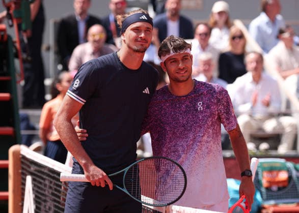 L R Alexander Zverev GER and Flavio Cobolli ITA pose at the net for a photo, Men s Singles, Men s Singles, Final, Final Tennis French Open 2026 Roland Garros Paris France 7 June 2026 Copyright: xJuergenxHasenkopfx