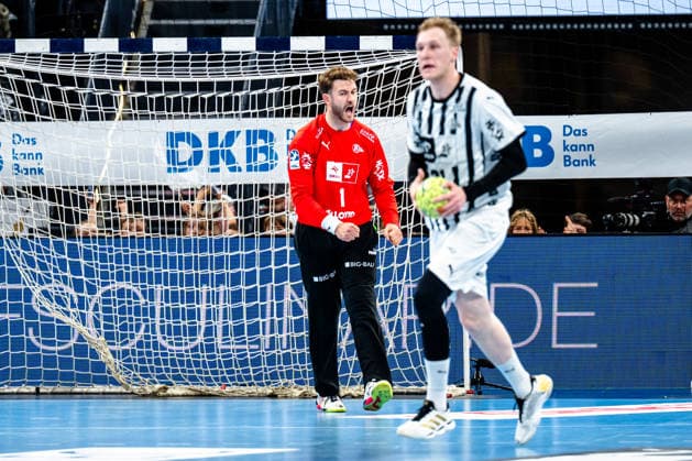 07 06 2026, xdobgx, Handball Daikin HBL, THW Kiel TBV Lemgo Lippe v l Gonzalo Perez De Vargas Kiel, 1 cheers over held ball, defended, held, Torhueter Kiel