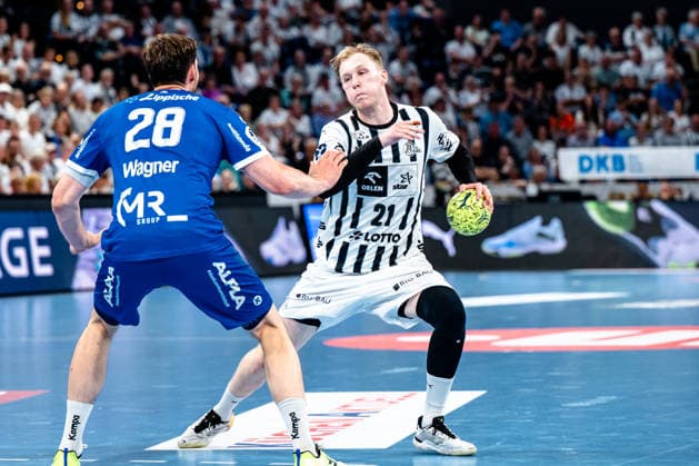 07 06 2026, xdobgx, Handball Daikin HBL, THW Kiel TBV Lemgo Lippe v l Hendrik Wagner TBV Lemgo Lippe, 28 , Eric Johansson Kiel, 21 on the ball, plays the ball Kiel