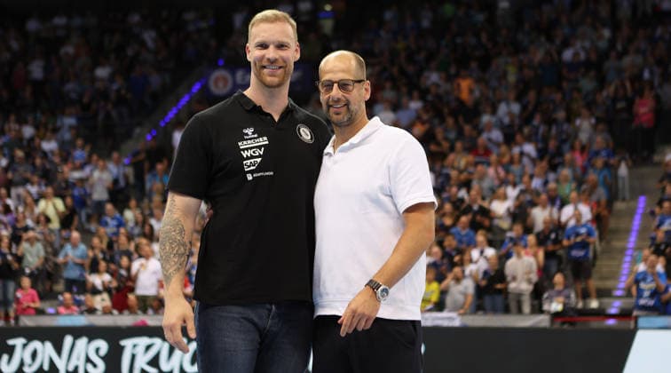 Stuttgart , Handball TVB Stuttgart VS HC Erlangen, from left Jonas Truchanovicius and Jürgen Schweikardt Managing Director TVB