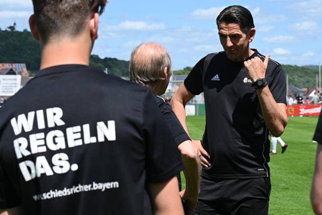 07 06 2026 Soccer season 2025 2026 Test match friendly match preparation match SV Gloria Weilersbach TSV Germania Kirchehrenbach LuPf xluxpfx Hans Rößlein Roesslein assistant and Deniz Aytekin referee in conversation from left