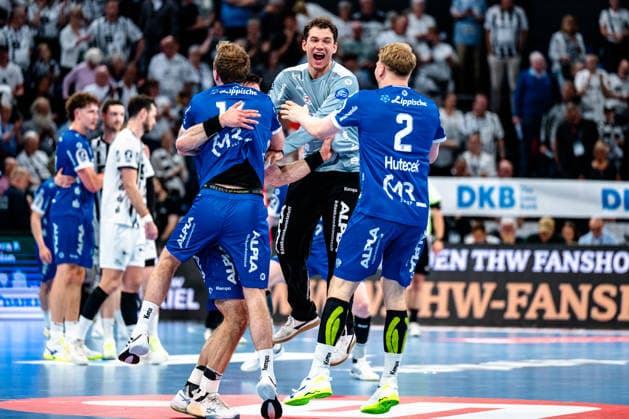 07.06.2026, xdobgx, Handball Daikin HBL, THW Kiel - TBV Lemgo Lippe v.l. Tim Suton (TBV Lemgo Lippe, 23), Bobby Schagen (TBV Lemgo Lippe, 14), Constantin Möstl (TBV Lemgo Lippe, 1), Lukas Hutecek (TBV Lemgo Lippe, 2) Jubel ueber den Sieg, Jubel nach Spielende Kiel *** 07 06 2026, xdobgx, Handball Daikin HBL, THW Kiel TBV Lemgo Lippe v l Tim Suton TBV Lemgo Lippe, 23 , Bobby Schagen TBV Lemgo Lippe, 14 , Constantin Möstl TBV Lemgo Lippe, 1 , Lukas Hutecek TBV Lemgo Lippe, 2 Cheering about the victory, cheering after the end of the game Kiel