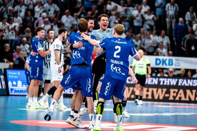 07 06 2026, xdobgx, Handball Daikin HBL, THW Kiel TBV Lemgo Lippe v l Tim Suton TBV Lemgo Lippe, 23 , Bobby Schagen TBV Lemgo Lippe, 14 , Constantin Möstl TBV Lemgo Lippe, 1 , Lukas Hutecek TBV Lemgo Lippe, 2 Cheering about the victory, cheering after the end of the game Kiel