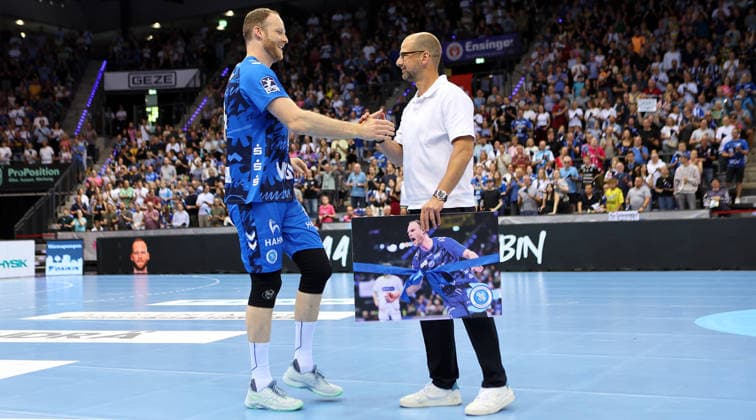 Stuttgart , Handball TVB Stuttgart VS HC Erlangen, farewell, from left Lenny Rubin and Jürgen Schweikardt Managing Director TVB
