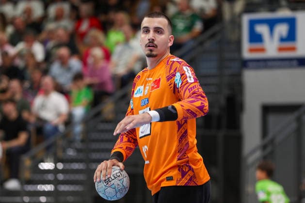 07 06 2026, xgox, Handball Daikin HBL HSG Wetzlar SC Magdeburg emspor, v l Matej Mandic Magdeburg, 12 Parade, holds the ball, catches the ball, parries Wetzlar
