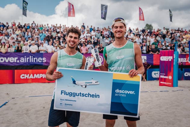 Beach volleyball men Allianz German Beach Tour 2026 Tourstop Berlin 07 06 2026 v l Lui Wüst and Max Just win the tournament in Berlin and celebrate with the trophies Berlin Funkhaus Beach Berlin Germany