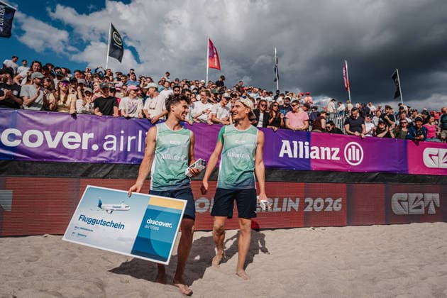 Beach volleyball men Allianz German Beach Tour 2026 Tourstop Berlin 07 06 2026 v l Lui Wüst and Max Just win the tournament in Berlin and celebrate with the trophies Berlin Funkhaus Beach Berlin Germany