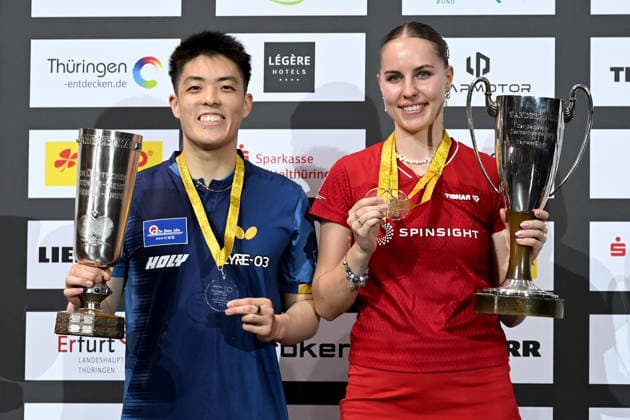 Tischtennis 94. Nationale Deutsche Meisterschaften am 07.06.2026 in den Messehallen in Erfurt Die Sieger im Einzel: Dang Qiu, links und Annett Kaufmann, rechts *** Table tennis 94 National German Championships on 07 06 2026 in the exhibition halls in Erfurt The winners in the singles Dang Qiu, left and Annett Kaufmann, right xJFx