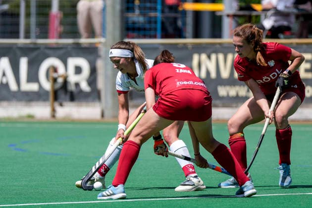 from left Johanna Mühl TSVMH, 8 , Amrei Zaha NHTC, 9 , Linda Müller NHTC, 14 , duel, duel scene, duel, tackle, tackling, dynamics, action, action, 07 06 2026, Mannheim Germany , Hockey, 2 Bundesliga, Group South, Women, TSV Mannheim Nürnberger HTC xozx