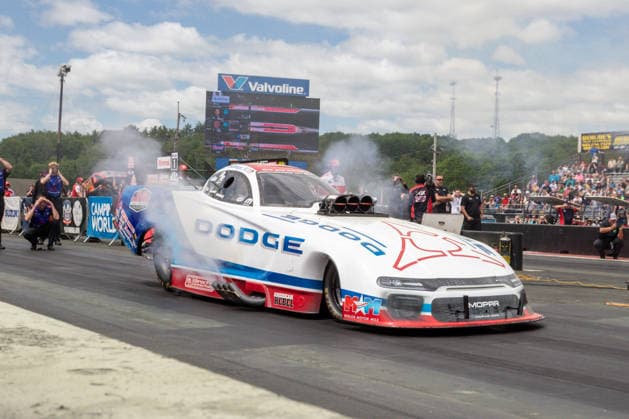 EPPING, NH - JUNE 07: Funny Car driver, Matt Hagan ( 14) DODGE SRT HELLCAT launches off the line during Sunday s elimination round for the Motorsport, Herren, USA, Dragster Drag Race New England Nationals on June 07, 2026, at New England Dragway in Epping, NH. (Photo by David Hahn Icon Sportswire) AUTO: JUN 07 NHRA New England Nationals EDITORIAL USE ONLY Icon260607007