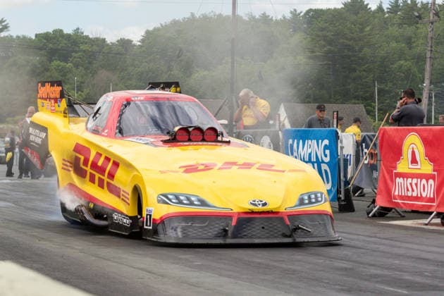 EPPING, NH - JUNE 07: Funny Car driver, JR Todd ( 373) DHL TOYOTA SUPRA launches off the line during Sunday s elimination round for the Motorsport, Herren, USA, Dragster Drag Race New England Nationals on June 07, 2026, at New England Dragway in Epping, NH. (Photo by David Hahn Icon Sportswire) AUTO: JUN 07 NHRA New England Nationals EDITORIAL USE ONLY Icon260607008