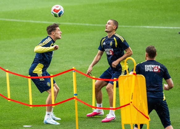 260607 Viktor Gyökeres and Gustaf Lagerbielke of the Swedish national football team at a training session during day 4 of the FIFA World Cup 2026 on June 7, 2026 in Dallas Photo Petter Arvidson BILDBYRAN kod PA PA1221 fotboll football soccer fotball vm fotbolls vm fotball vm fotbolls vm 2026 fifa world cup 2026 träning practice training sverige sweden sverige a day 4 bbeng  Copyright: PETTERxARVIDSON BB260607PA107
