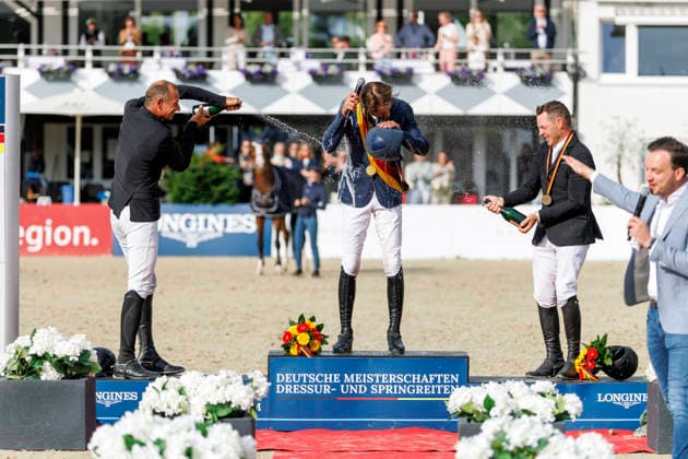 * mit 2 Umläufen (1.55 m) - 2. Umlauf Finalwertung Deutsche Meisterschaften Springreiten 2026 Balve, Reitanlage Schloss Wocklum 07. June 2026 -