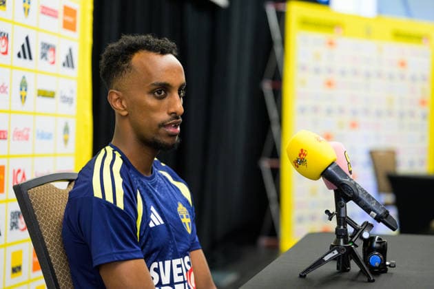 260607 Taha Ali of the Swedish men s national football team in the mixed zone after a training session during day 4 of the FIFA World Cup 2026 on June 7, 2026 in Dallas Photo Petter Arvidson BILDBYRAN kod PA PA1222 fotboll football soccer fotball vm fotbolls vm fotball vm fotbolls vm 2026 fifa world cup 2026 mixed zone sverige sweden sverige a day 4 bbeng  Copyright: PETTERxARVIDSON BB260607PA121