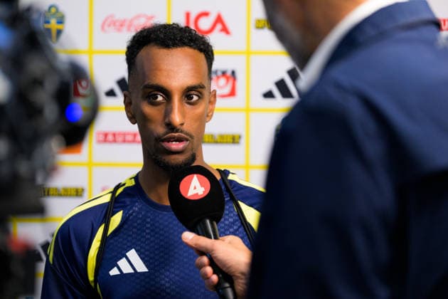 260607 Taha Ali of the Swedish men s national football team in the mixed zone after a training session during day 4 of the FIFA World Cup 2026 on June 7, 2026 in Dallas Photo Petter Arvidson BILDBYRAN kod PA PA1222 fotboll football soccer fotball vm fotbolls vm fotball vm fotbolls vm 2026 fifa world cup 2026 mixed zone sverige sweden sverige a day 4 bbeng  Copyright: PETTERxARVIDSON BB260607PA123