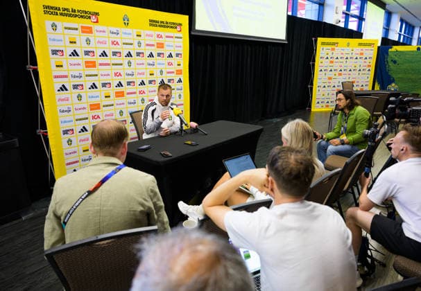 260607 Assistant coach Sebastian Larsson of the Swedish men s national football team in the mixed zone after a training session during day 4 of the FIFA World Cup 2026 on June 7, 2026 in Dallas Photo Petter Arvidson BILDBYRAN kod PA PA1222 fotboll football soccer fotball vm fotbolls vm fotball vm fotbolls vm 2026 fifa world cup 2026 mixed zone sverige sweden sverige a day 4 bbeng  Copyright: PETTERxARVIDSON BB260607PA126