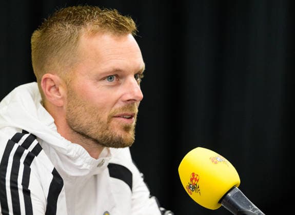 260607 Assistant coach Sebastian Larsson of the Swedish men s national football team in the mixed zone after a training session during day 4 of the FIFA World Cup 2026 on June 7, 2026 in Dallas Photo Petter Arvidson BILDBYRAN kod PA PA1222 fotboll football soccer fotball vm fotbolls vm fotball vm fotbolls vm 2026 fifa world cup 2026 mixed zone sverige sweden sverige a day 4 bbeng  Copyright: PETTERxARVIDSON BB260607PA128