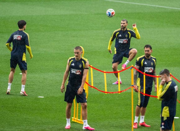 260607 Jesper Karlström of the Swedish national football team at a training session during day 4 of the FIFA World Cup 2026 on June 7, 2026 in Dallas Photo Petter Arvidson BILDBYRAN kod PA PA1221 fotboll football soccer fotball vm fotbolls vm fotball vm fotbolls vm 2026 fifa world cup 2026 träning practice training sverige sweden sverige a day 4 bbeng  Copyright: PETTERxARVIDSON BB260607PA139