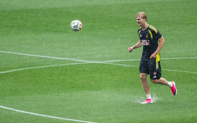 260607 Lucas Bergvall of the Swedish national football team at a training session during day 4 of the FIFA World Cup 2026 on June 7, 2026 in Dallas Photo Petter Arvidson BILDBYRAN kod PA PA1221 fotboll football soccer fotball vm fotbolls vm fotball vm fotbolls vm 2026 fifa world cup 2026 träning practice training sverige sweden sverige a day 4 bbeng  Copyright: PETTERxARVIDSON BB260607PA144