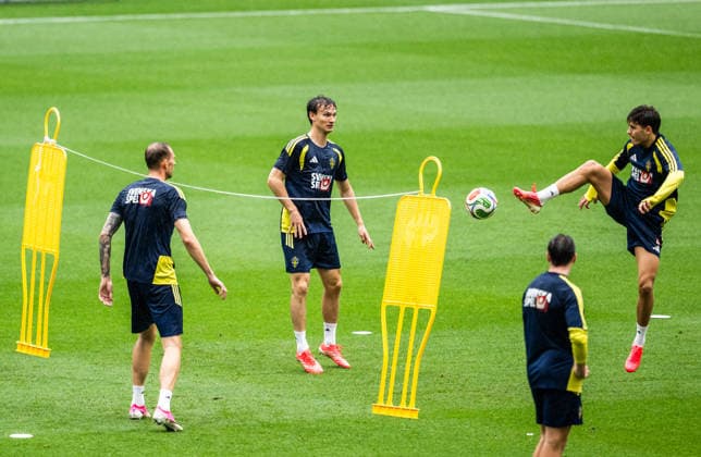 260607 Gustaf Nilsson, Hjalmar Ekdal and Besfort Zeneli of the Swedish national football team at a training session during day 4 of the FIFA World Cup 2026 on June 7, 2026 in Dallas Photo Petter Arvidson BILDBYRAN kod PA PA1221 fotboll football soccer fotball vm fotbolls vm fotball vm fotbolls vm 2026 fifa world cup 2026 träning practice training sverige sweden sverige a day 4 bbeng  Copyright: PETTERxARVIDSON BB260607PA148