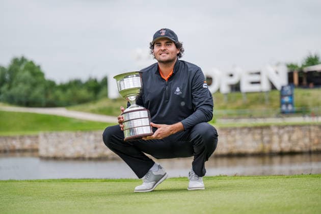 KLM Open 2026 - Day Four Eugenio Chacarra of Spain holds the tournament winner s trophy on the 18th green after winning during the final round of the KLM Open at The International in Amsterdam, Netherlands, on June 7, 2026. Amsterdam Netherlands  Copyright: xAndyxAstfalckx originalFilename:astfalck-klmopenr260607_npfBa.jpg