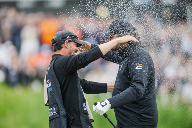 KLM Open 2026 - Day Four Eugenio Chacarra of Spain celebrates with his caddy Gonzalo Vicentrra after sinking his winning putt on the 18th green during the final round of the KLM Open at The International in Amsterdam, Netherlands, on June 7, 2026. Amsterdam Netherlands  Copyright: xAndyxAstfalckx originalFilename:astfalck-klmopenr260607_npGNS.jpg
