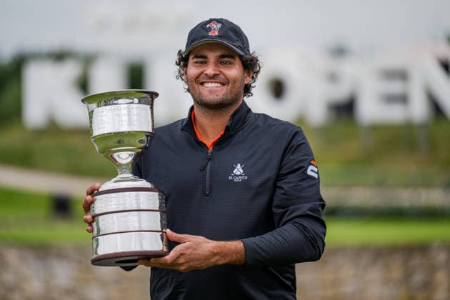 KLM Open 2026 - Day Four Eugenio Chacarra of Spain holds the tournament winner s trophy on the 18th green after winning during the final round of the KLM Open at The International in Amsterdam, Netherlands, on June 7, 2026. Amsterdam Netherlands  Copyright: xAndyxAstfalckx originalFilename:astfalck-klmopenr260607_nppmG.jpg