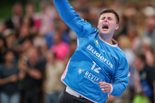 GER, Wetzlar, HSG Wetzlar vs SC Magdeburg, Daikin Handball-Bundesliga, Handball, HBL, Spielzeit 2025 2026, Buderus Arena Wetzlar, 34. Spieltag im Bild: Anadin Suljakovic (HSG Wetzlar 12), Freude und Emotionen nach dem Klassenerhalt, Nicht Abstieg, Jubel DFB DFL REGULATIONS PROHIBIT ANY USE OF PHOTOGRAPHS AS IMAGE SEQUENCES AND OR QUASI-VIDEO, 07.06.2026 *** GER, Wetzlar, HSG Wetzlar vs SC Magdeburg, Daikin Handball Bundesliga, Handball, HBL, Season 2025 2026, Buderus Arena Wetzlar, 34 Matchday in picture Anadin Suljakovic HSG Wetzlar 12 , Joy and emotions after relegation, Not relegation, Cheers DFB DFL REGULATIONS PROHIBIT ANY USE OF PHOTOGRAPHS AS IMAGE SEQUENCES AND OR QUASI VIDEO, 07 06 2026 Copyright: HMBxMedia HendrikxHamelau