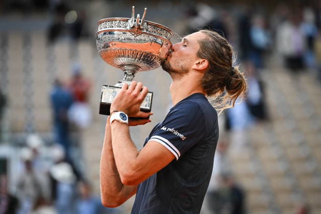 June 7, 2026, Paris, France, France: Alexander ZVEREV of Germany celebrates his victory with the trophy during the fifteenth day of the Roland-Garros 2026, French Open 2026, Grand Slam tennis tournament at Roland-Garros Stadium on June 07, 2026 in Paris, France. Paris France - ZUMAm308 20260607_zsp_m308_040 Copyright: xMatthieuxMirvillex