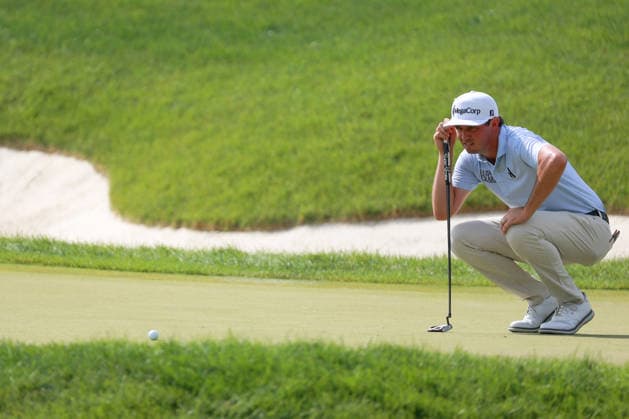 Memorial Tournament presented by Workday DUBLIN, OH - JUNE 07: J.T. Poston of Hickory, North Carolina lines up his putt on the 18th green during the conlusion of the third round after it was suspended due to inclement weather of the Memorial Tournament presented by Workday at Muirfield Village Golf Club on June 7, 2026 in Dublin, Ohio. Dublin Ohio United States  Copyright: xAmyxLemusx originalFilename:lemus-memorial260607_np99o.jpg