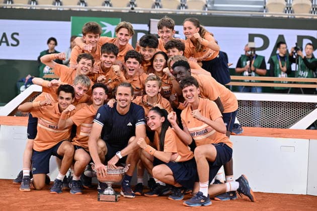Zverev beats Cobolli to win first Grand Slam title PARIS, FRANCE - JUNE 07: Germany s Alexander Zverev celebrates his victory with the youth after defeating Italy s Flavio Cobolli to claim the title during the men s final singles match on day 15 of the French Open tennis tournament on Court Philippe-Chatrier at the Roland-Garros Complex in Paris on June 7, 2026. Mustafa Yalcin Anadolu Paris France. Editorial use only. Please get in touch for any other usage.  Copyright: x2026xAnadoluxMustafaxYalcinx