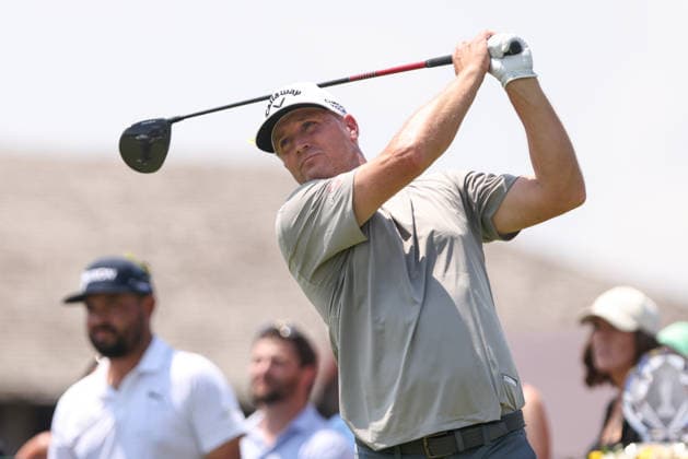 DUBLIN, OH - JUNE 07: Alex Noren of Sweden watches his tee shot on the first hole during the final round of the Memorial Tournament presented by Workday at Muirfield Village Golf Club on June 7, 2026 in Dublin, OH. (Photo by Ian Johnson Icon Sportswire) GOLF: JUN 07 PGA, Golf Herren the Memorial Tournament presented by Workday EDITORIAL USE ONLY Icon260607030