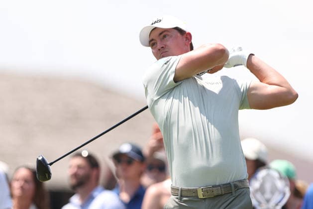 DUBLIN, OH - JUNE 07: Maverick McNealy of the United States watches his tee shot on the first hole during the final round of the Memorial Tournament presented by Workday at Muirfield Village Golf Club on June 7, 2026 in Dublin, OH. (Photo by Ian Johnson Icon Sportswire) GOLF: JUN 07 PGA, Golf Herren the Memorial Tournament presented by Workday EDITORIAL USE ONLY Icon260607033