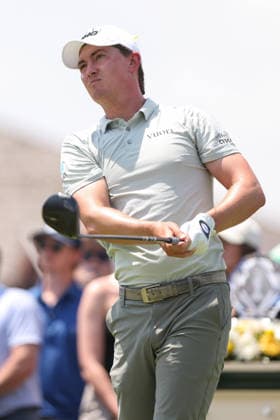 DUBLIN, OH - JUNE 07: Maverick McNealy of the United States watches his tee shot on the first hole during the final round of the Memorial Tournament presented by Workday at Muirfield Village Golf Club on June 7, 2026 in Dublin, OH. (Photo by Ian Johnson Icon Sportswire) GOLF: JUN 07 PGA, Golf Herren the Memorial Tournament presented by Workday EDITORIAL USE ONLY Icon260607034