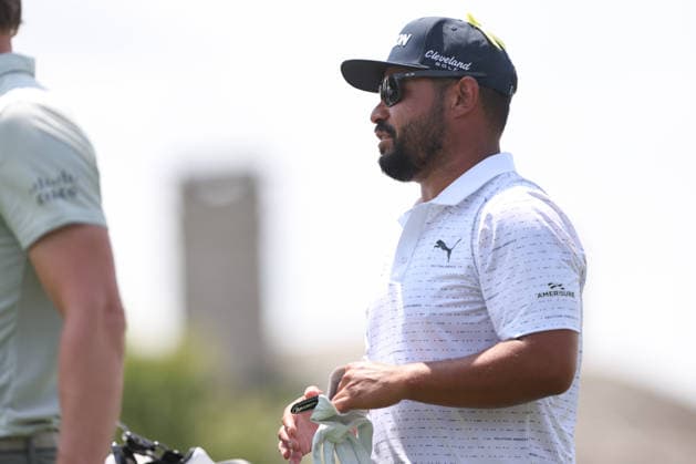 DUBLIN, OH - JUNE 07: J.J. Spaun of the United States walks off of the first tee during the final round of the Memorial Tournament presented by Workday at Muirfield Village Golf Club on June 7, 2026 in Dublin, OH. (Photo by Ian Johnson Icon Sportswire) GOLF: JUN 07 PGA, Golf Herren the Memorial Tournament presented by Workday EDITORIAL USE ONLY Icon260607035