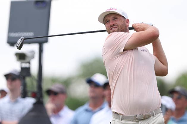 DUBLIN, OH - JUNE 07: Wyndham Clark of the United States watches his tee shot on the first hole during the final round of the Memorial Tournament presented by Workday at Muirfield Village Golf Club on June 7, 2026 in Dublin, OH. (Photo by Ian Johnson Icon Sportswire) GOLF: JUN 07 PGA, Golf Herren the Memorial Tournament presented by Workday EDITORIAL USE ONLY Icon260607036