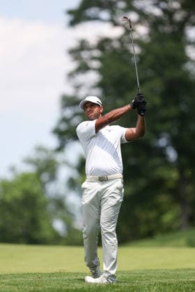 DUBLIN, OH - JUNE 07: Aaron Rai of England hits an approach shot on the 9th hole during the final round of the Memorial Tournament presented by Workday at Muirfield Village Golf Club on June 7, 2026 in Dublin, OH. (Photo by Ian Johnson Icon Sportswire) GOLF: JUN 07 PGA, Golf Herren the Memorial Tournament presented by Workday EDITORIAL USE ONLY Icon260607048