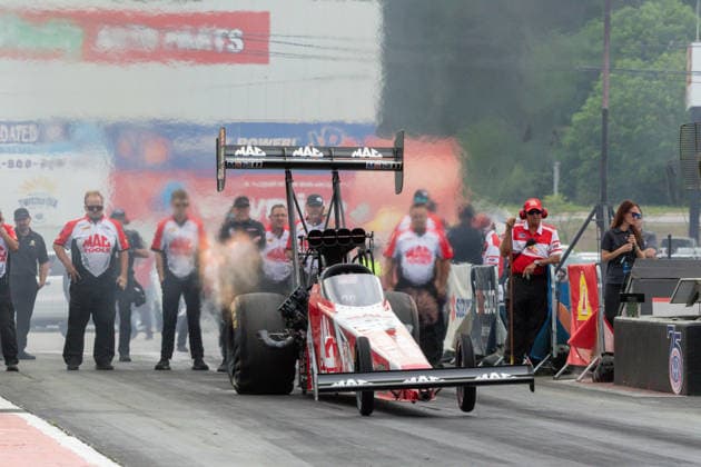 EPPING, NH - JUNE 07: Top Fuel driver, Doug Kalitta ( 1) MAC TOOLS TOYOTA launches off the line during Sunday s semi-final round for the Motorsport, Herren, USA, Dragster Drag Race New England Nationals on June 07, 2026, at New England Dragway in Epping, NH. (Photo by David Hahn Icon Sportswire) AUTO: JUN 07 NHRA New England Nationals EDITORIAL USE ONLY Icon260607025